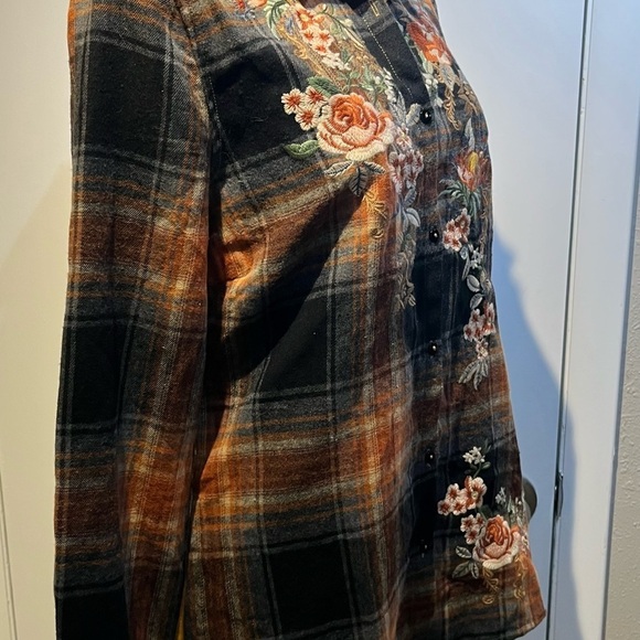 Plaid velvet back embroidered blouse nwt by Paparazzi - Picture 16 of 16